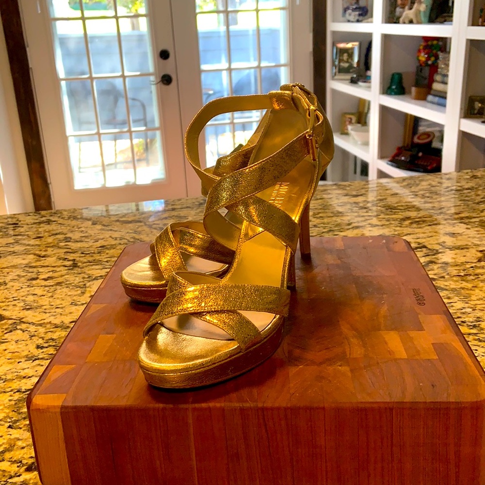 Michael Kors Size 6 1/2 gold 3 1/2” heels